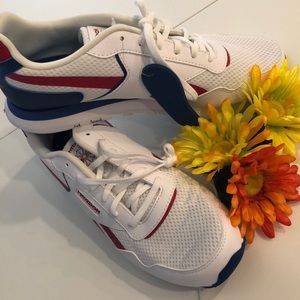 NWT Reebok size 10 women’s